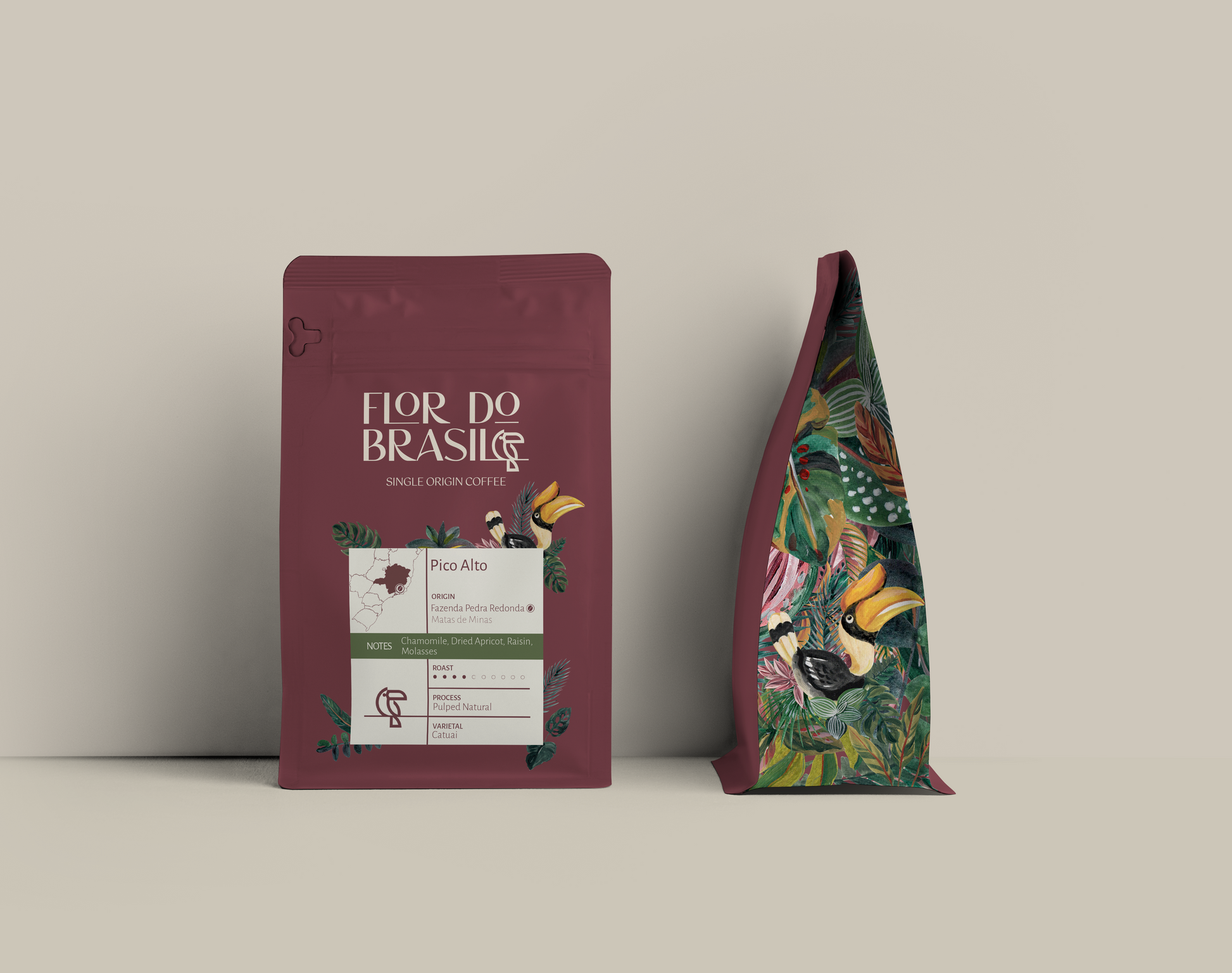 A bag of Flor do Brasil Pico Alto single-estate coffee, from Fazenda Pedra Redonda in Matas de Minas.